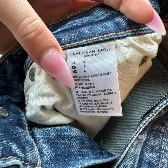 American Eagle size 4 - cut off shorts. Medium wash. - Picture 3 of 4